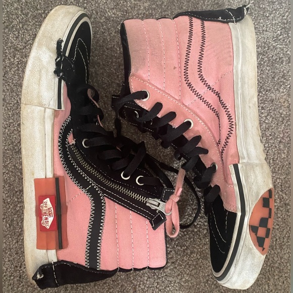 Black and pink high top vans - Picture 3 of 3